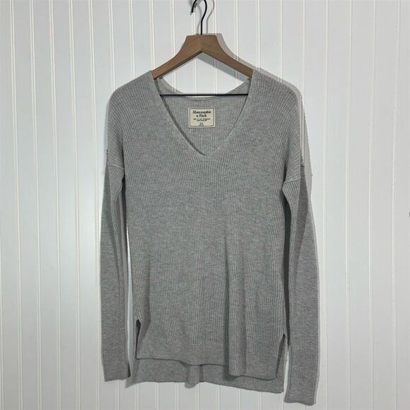 Abercrombie & Fitch Gray Waffle Knit VNeck Sweater XS Long Sleeve Slouchy Casual - Picture 1 of 7